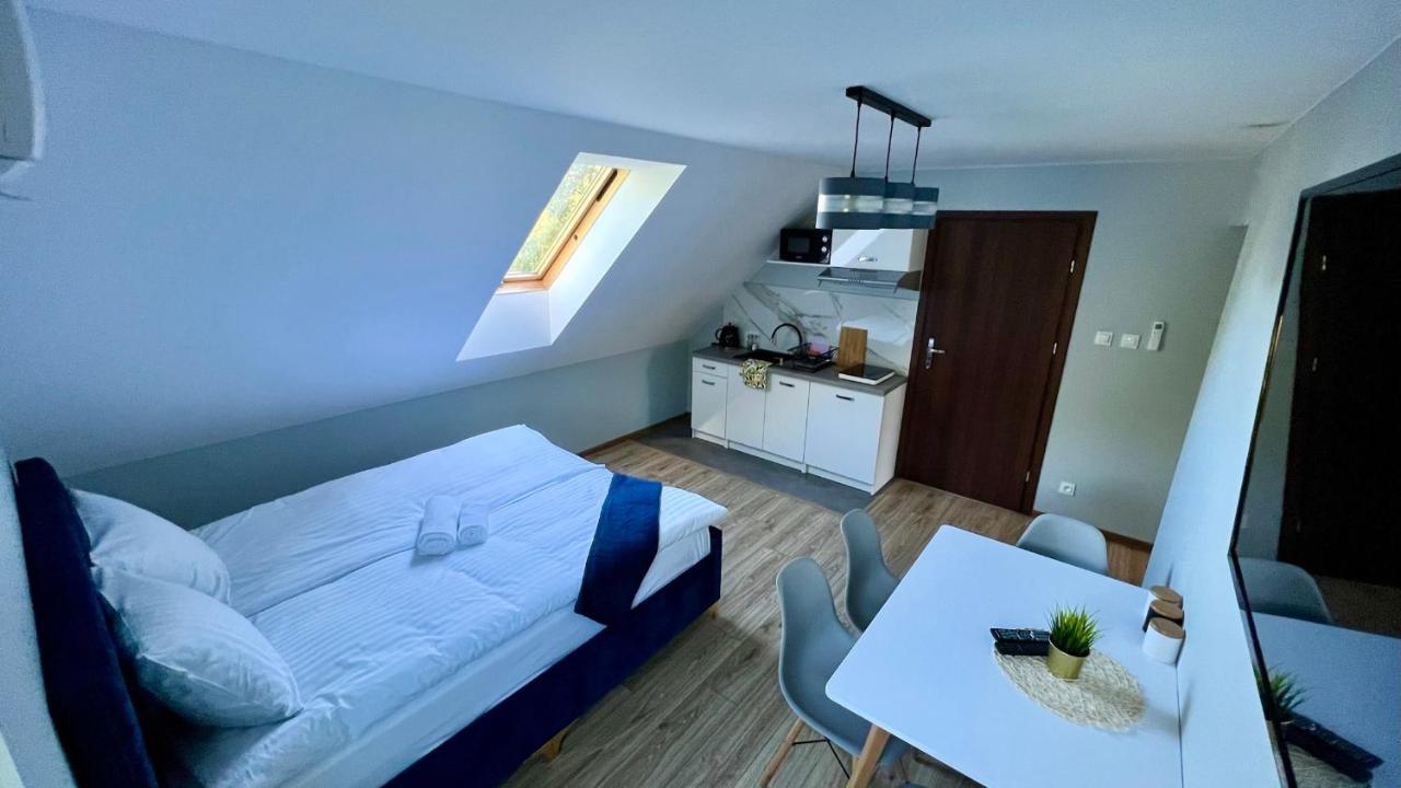 Aparthotel w Dolinie Stawów Zator Las Exterior foto